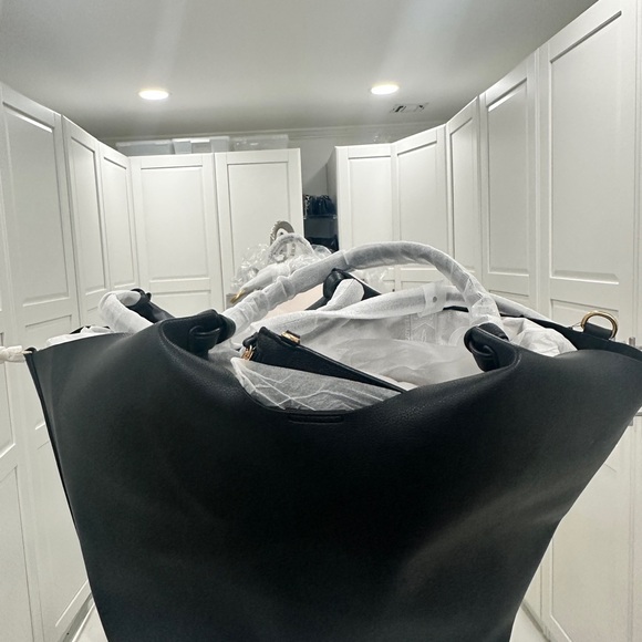 DKNY Paula large Black Tote Bag - Picture 7 of 7